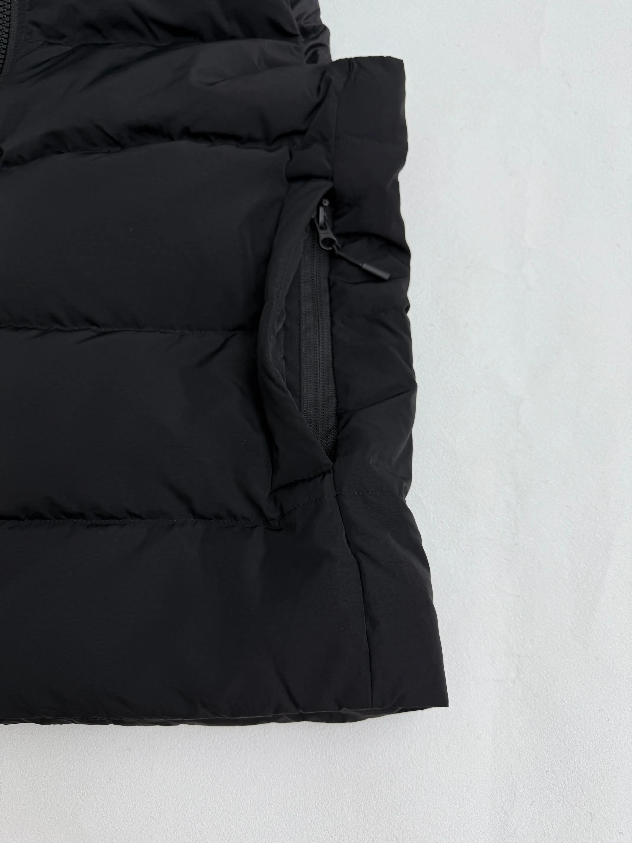 P710 Canada Goose Canada Goose Crofton Series Black Label Lightweight Down Vest S/M/L/XL